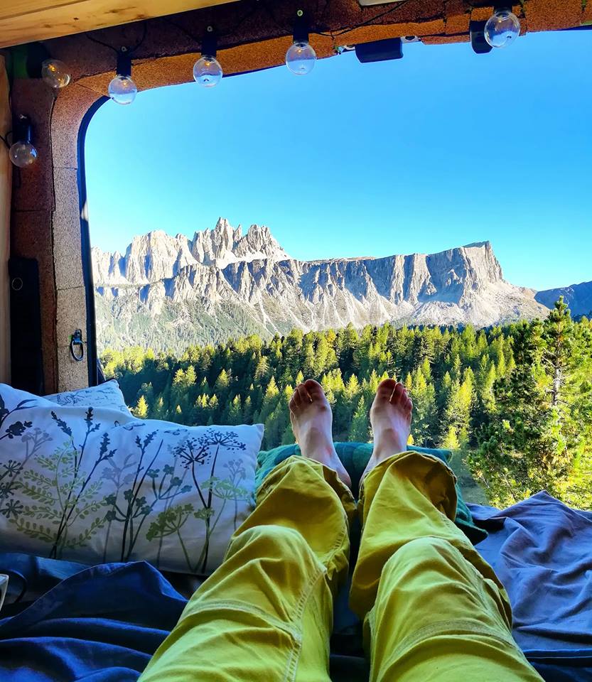 GC - melanie dupuis - herbalsite reflexologue - ariege - pieds dolomites camion