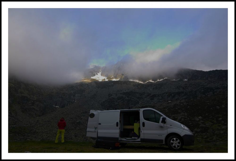 Mai 2016 - Notre ancien camion et ambiance brumeuse!