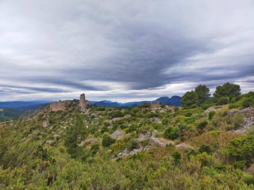 Retour au château et par les palimpsestes de l'ancien village - Mai 2021