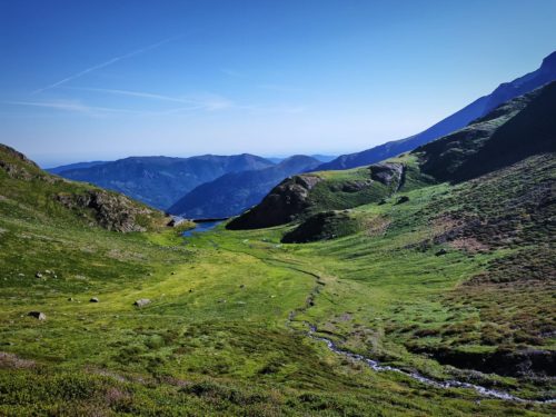 A gauche: La chèvre de Mr Seguin au barrage d'Urrets... Au dessus: Le barrage d'Urrets et la cabane des bergers