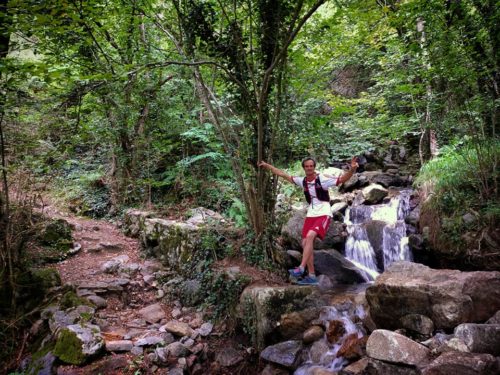 A gauche: Ombre et ruisseaux bienvenus en été - Au Dessus: Des jeux d'eau bien visibles - 17/08/2020